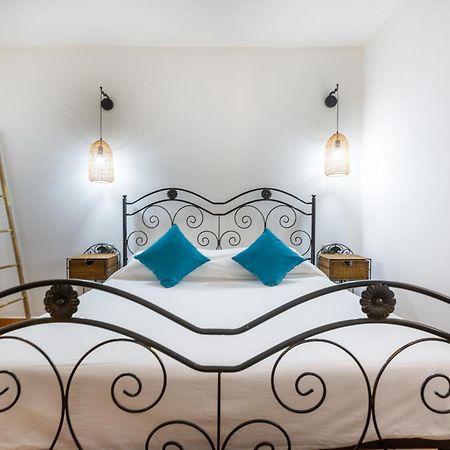 Aetos Home With Shared Swimming Pool - Porto Pino Hill Экстерьер фото