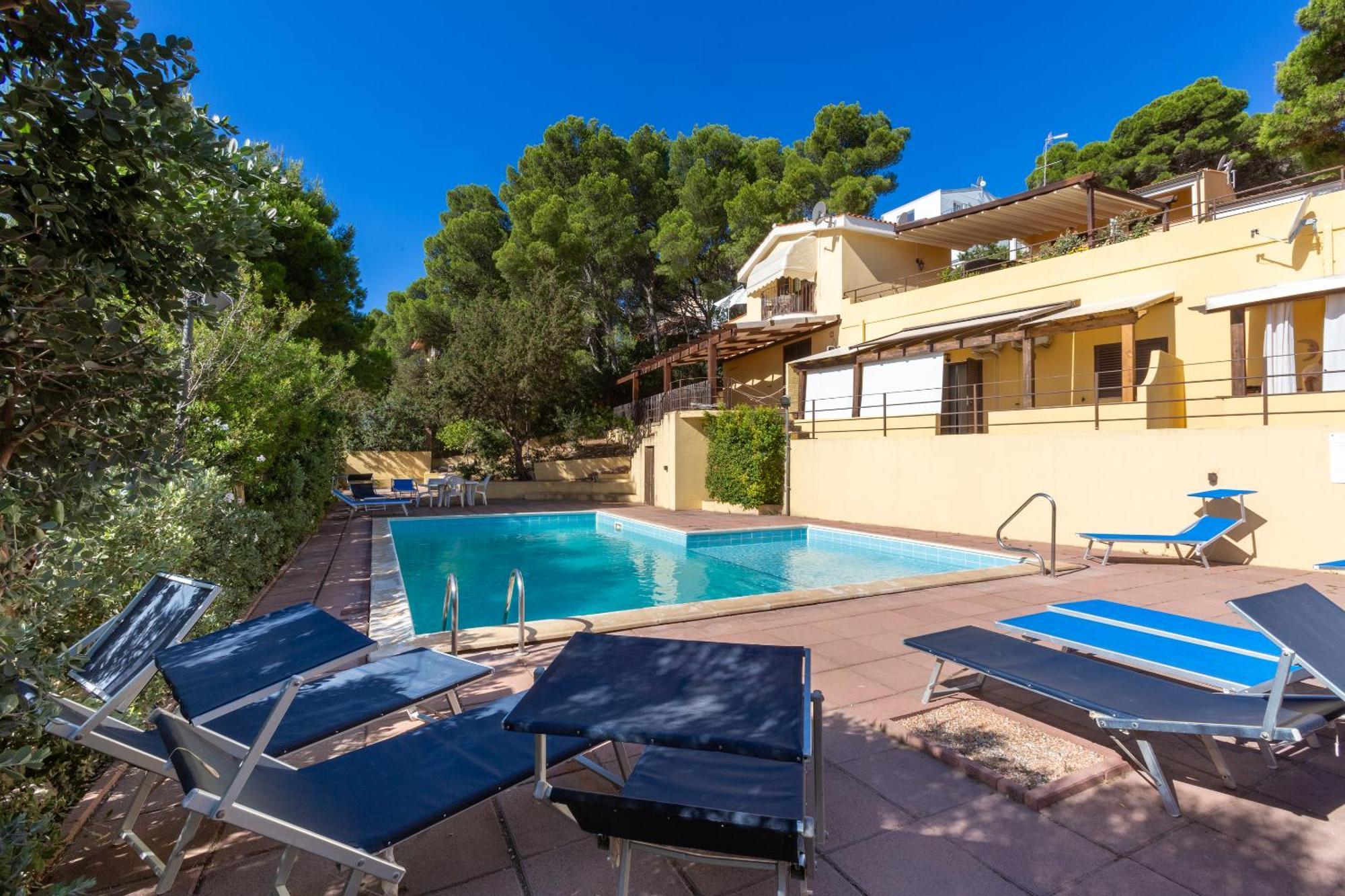 Aetos Home With Shared Swimming Pool - Porto Pino Hill Экстерьер фото