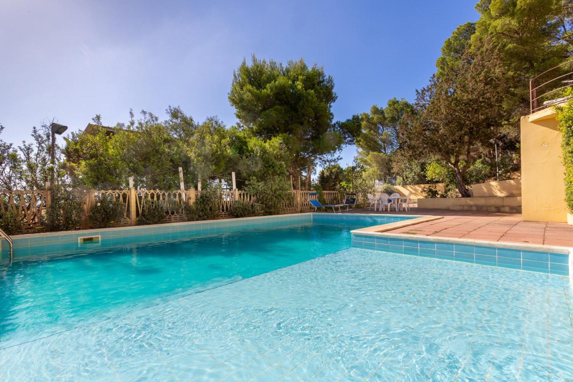 Aetos Home With Shared Swimming Pool - Porto Pino Hill Экстерьер фото